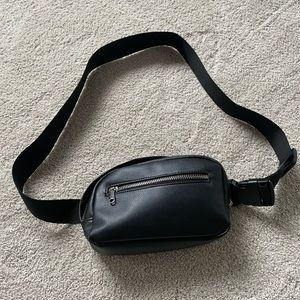 Black crossbody / fanny pack